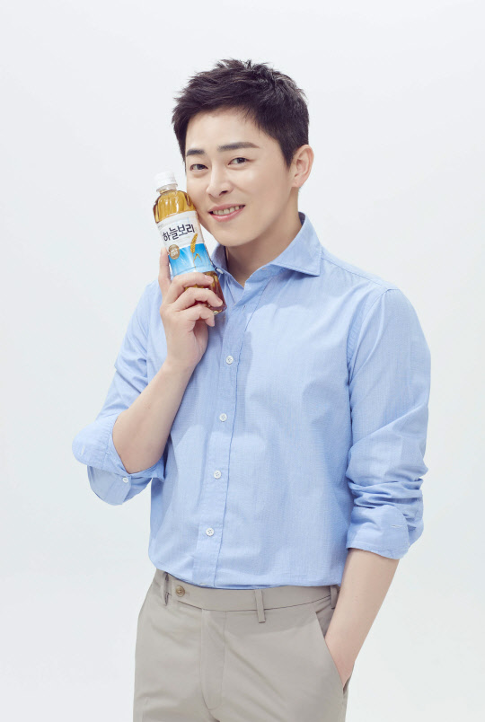 웅진식품이 조정석을 하늘보리의 새 모델로 선정했다. <웅진식품 제공>